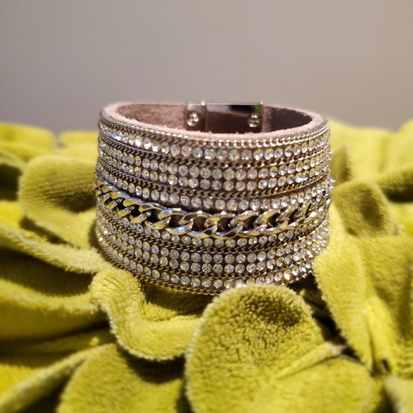 Meet your Posher, Gina - Picture 2 of 15